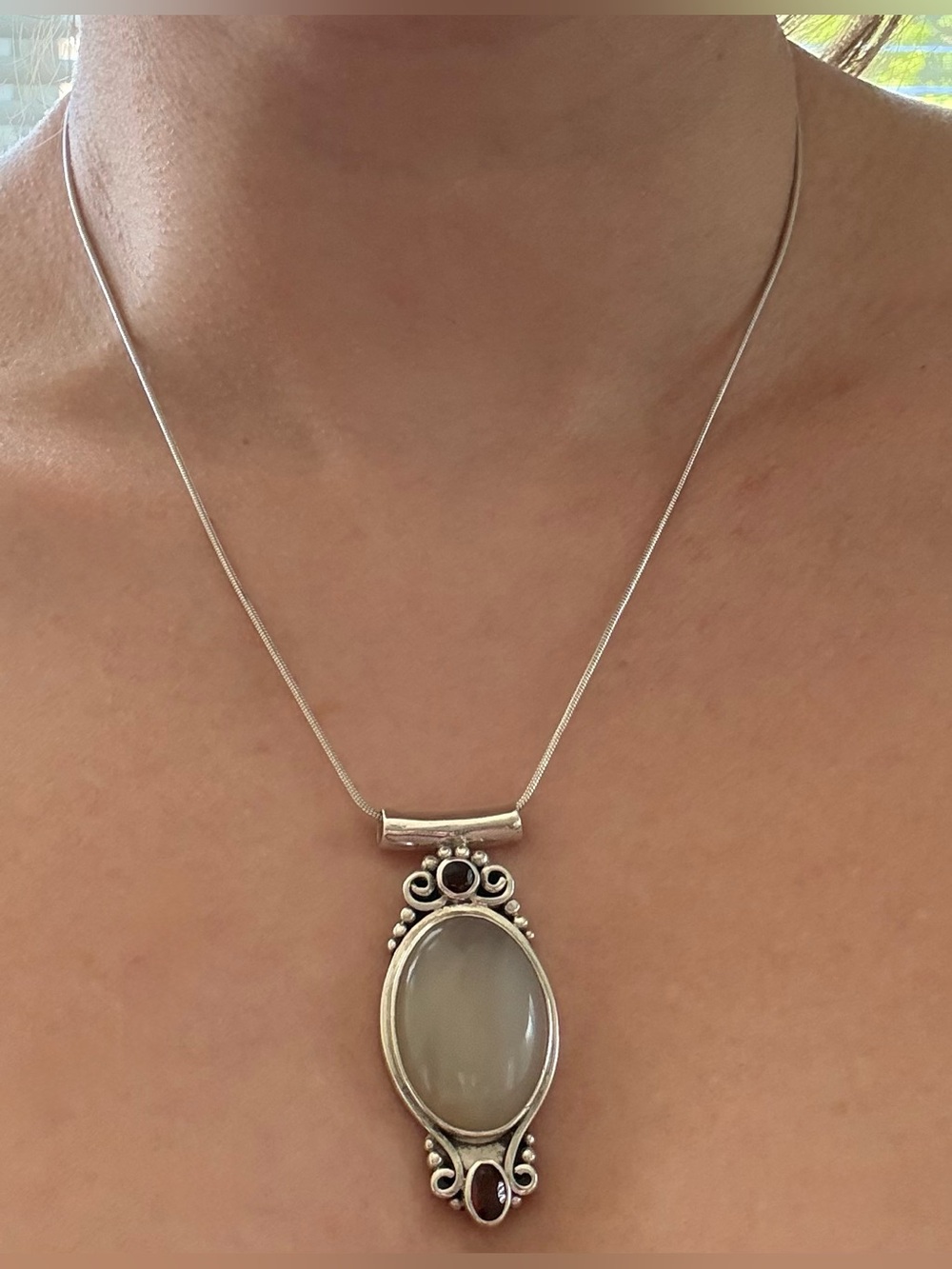 Vintage 925 Sterling Silver White Agate Cabochon Garnet Boho Pendant Necklace